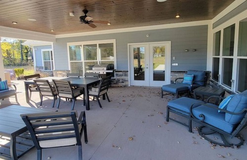 Otterbien Home House | 7901 State Route 48 · 10 Master Suite Bedrooms, Event Space, Sleeps 20+