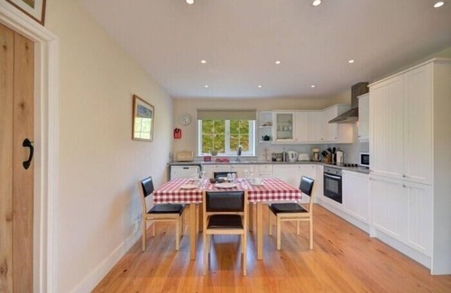 Ardroil Cottage | 7B ARDROIL, pet friendly, with a garden in Uig Isle Of Lewis