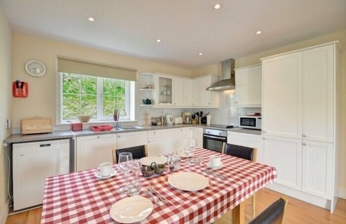 Ardroil Cottage | 7B ARDROIL, pet friendly, with a garden in Uig Isle Of Lewis