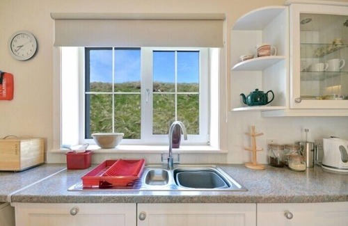 Ardroil Cottage | 7B ARDROIL, pet friendly, with a garden in Uig Isle Of Lewis
