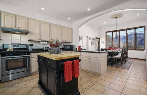 Trimble House | 7BR Luxury with Amazing Amenities, Hot Tub, Pool Table, Yard, Close to Town/Ski