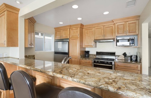 Balboa Peninsula Condo | 7BR Oceanfront Retreat | Coveted Pier-to-Pier Location | Walk to it All