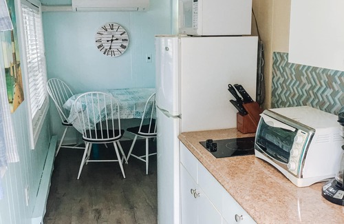 Old Orchard Beach Apartment | 7C -Convenient & Carefree-Sand in 60 Seconds -Huge Patio-Parking for 2 Cars