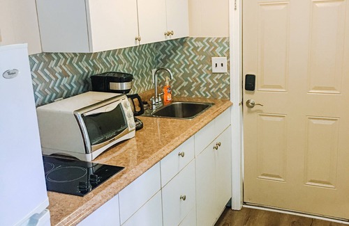 Old Orchard Beach Apartment | 7C -Convenient & Carefree-Sand in 60 Seconds -Huge Patio-Parking for 2 Cars