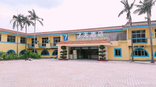 Doumen Hotel | 7Days Inn Zhuhai Crocodile Island Bohuang Furniture Baiteng Lake Branch