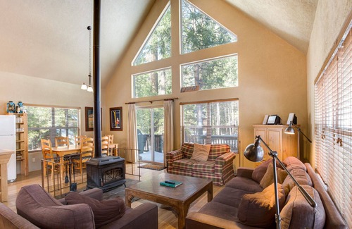 North Wawona Cabin | (7S) Wawona Chalet at The Redwoods In Yosemite