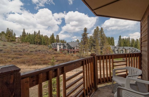 Four O'Clock Condo | 7th Nt Free! On Trails - Ski-in/out. Balcony/Elevator/Garage. Complex Pool/Spa