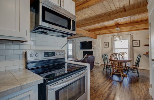 McCalla Cabin | 8 Bed Cabin, between Tuscaloosa and Bham, Close to Golf Courses