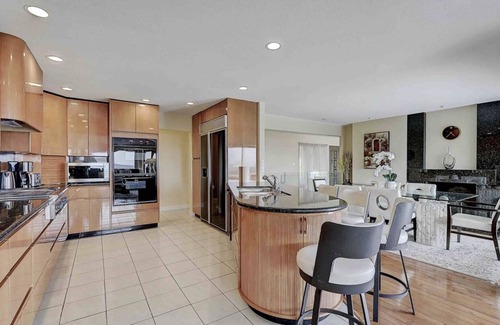 West Vancouver House | 8 bedrooms,12 beds with amazing view & pool in Vancouver