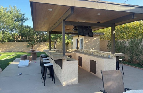 Camelback East House | 8 Bedrooms, 12 beds, pool, hot tub,putting green, pool table, ping pong, bbq