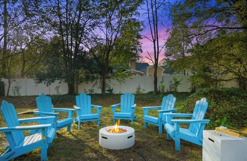 Marlwood Acre House | 8 Beds, Large Groups, Karaoke, Firepit