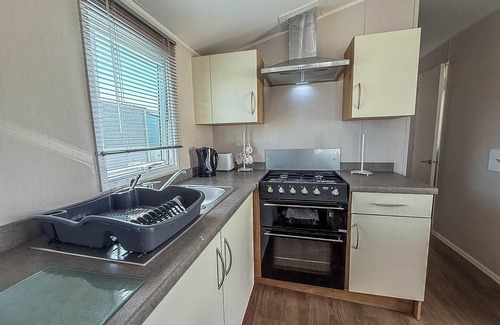 Hunstanton House | 8 berth caravan by the beautiful beach of Hunstanton in Norfolk ref 23006W