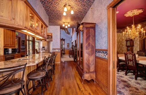 Estes Park Cabin | 8 BR/8b Luxury Mtn Lodge on Fall River, 8,500 sq ft living space, 2 1/2 Acres