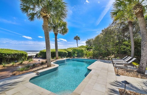 Beach Lagoon House | 8 East Beach Lagoon Enjoy Direct Oceanfront Views & Putting Green