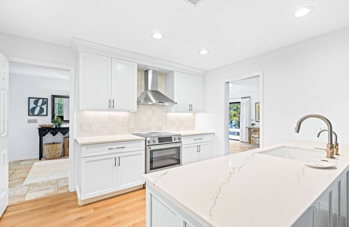 Oceanside House | 8 Laughing Gull: BESTNEST by Beverly Serral *3rd Row Ocean*