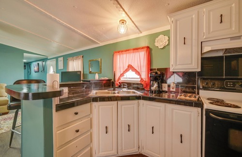 Crisp House | 8 Mi to Dtwn Greenville: Pet-Friendly Family Home!