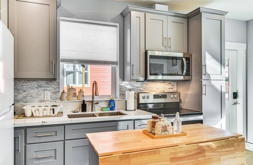 Southgate House | 8 Mi to Dtwn PDX: Unique Pet-Friendly Home!