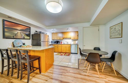 Mercer Island Apartment | 8 Mi to Dtwn Seattle: Pet-Friendly Apt w/Hot Tub