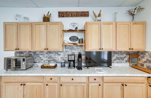 Portland Condo | 8 Mi to Kentucky Downs: Quiet Getaway w/Patio