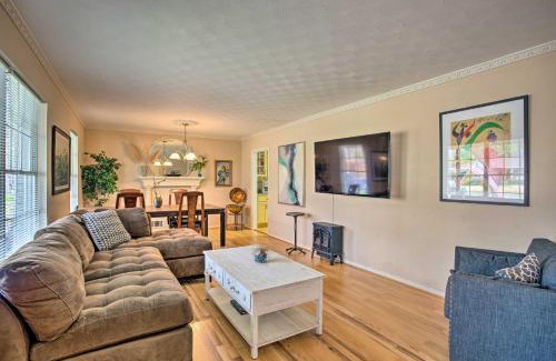 Garland House | 8 Mi to Lake Ray Hubbard Creekside Garland Home