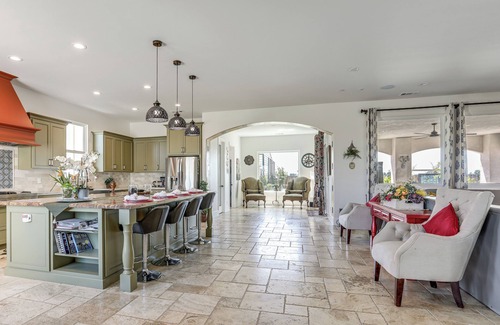 Acampo House | 8 Mi to Lodi Lake: Luxe Home w/On-Site Vineyard