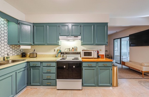 Ocean Pines House | 8 Mi to Ocean City Beach: Home w/Pool Access!
