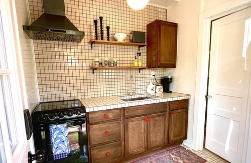 Springfield House | 8 mins from U of O, Central/Funky/Fun!
