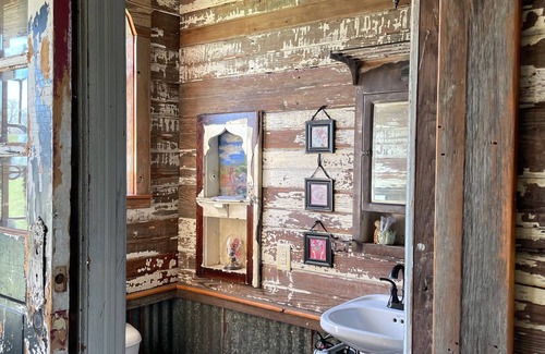 La Grange Cottage | 8 Minutes from Round Top! Your Silo-Bration DestinationnStoneHENge Silo #2