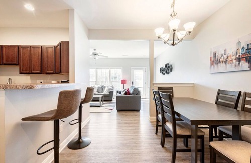 Lexington House | 8 MINUTES TO KENTUCKY HORSE PARK! Two-story Luxury Townhome