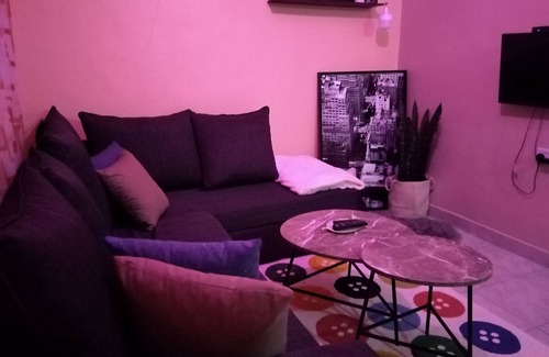 Naivasha House | 8 minutes to moi Southlake! Cosy with secure free parking.