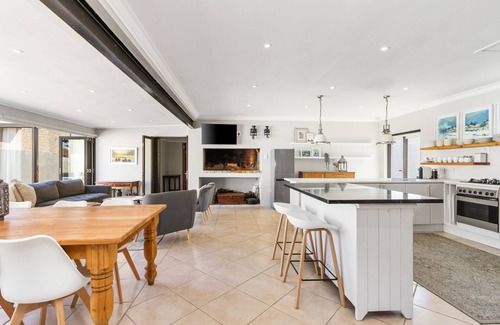 Betty's Bay House | 8 on Nivenia - Five Bedroom House, Sleeps 10