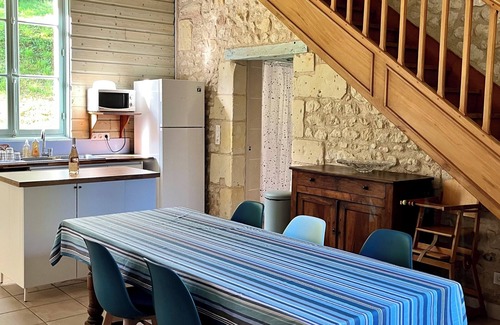 Troo Cottage | 8-person gîte on the banks of the Loir with swimming pool and tennis court