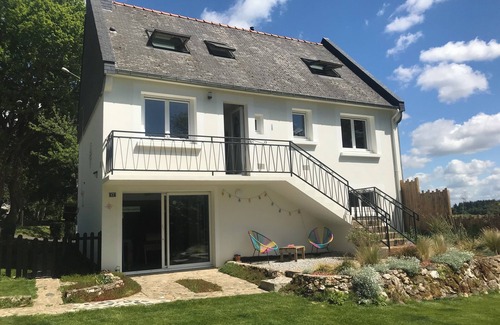 Caurel House | 8-person gîte with sauna, close to Lac de Guerledan, "the place to be!