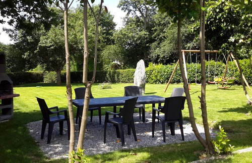 Caurel House | 8-person gîte with sauna, close to Lac de Guerledan, "the place to be!