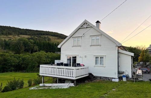 Nedstrand House | 8 person holiday home in Nedstrand