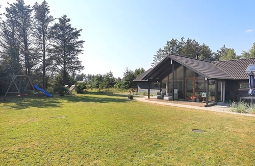 Grønhøj House | 8 person holiday home in Løkken