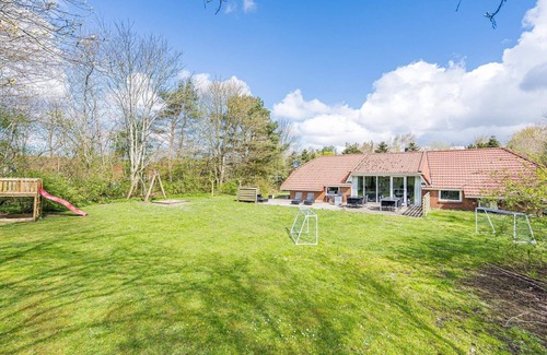 Jegum House | 8 person holiday home in Oksbøl