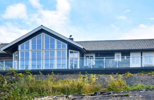 Torvikbukt House | 8 person holiday home in TORVIKBUKT