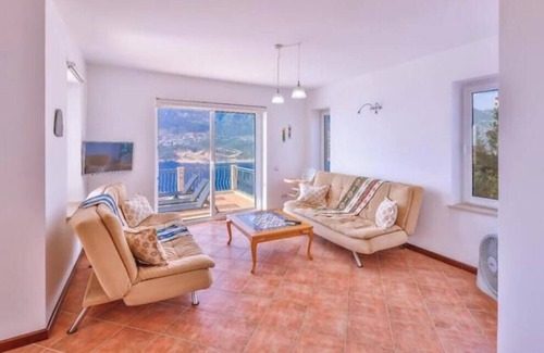 Kas Villa | 8 seater villa with infinity pool cherry