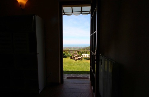 Strettoia House | 8 Sleeps, Seaview, quiet area, Garden, WIFI, near Forte dei Marmi