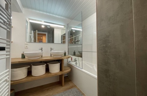 Saint-Jacques-des-Blats Apartment | 80 m² Apartment ∙ 2 bedrooms ∙ 10 guests