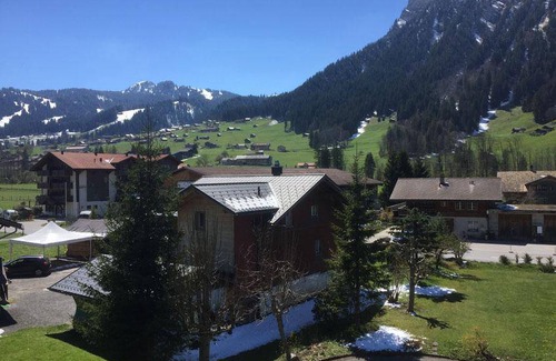 Lenk Apartment | 80 m² Apartment ∙ 3 bedrooms ∙ 8 guests