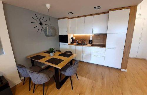 Wesoła Zachod Apartment | 80 m² Apartment ∙ 3 bedrooms ∙ 9 guests