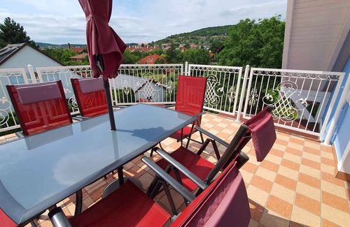 Balatonfured Apartment | 80 m² Apartment ∙ 3 bedrooms ∙ 7 guests