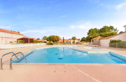 Saint-Hilaire-de-Riez Ski Chalet | 800m from the beach, house for 6 with a pool