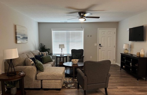 Washington Court House Apartment | 801 Gregg St. 2 Bed Apt Fully Furnished