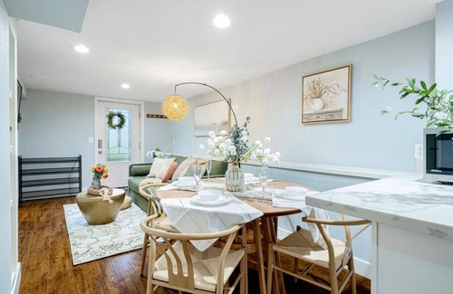 Esperance House | 8022 lower · 3b2b Unit @Edmonds/8 mins to Ferry Terminal