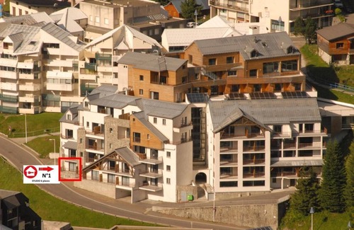 Eaux-Bonnes Apartment | 80m from resort center, view ski slopes, swimming pool, balcony, tv, ski locker, 52m², Gourette