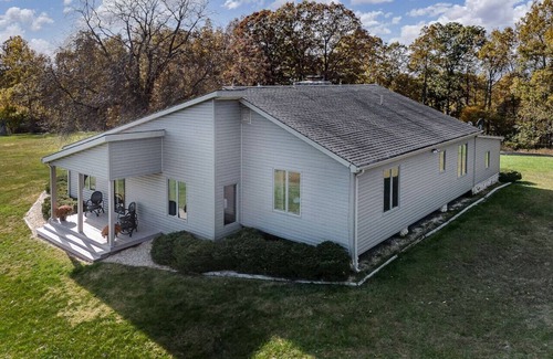 Fairfield House | 80s glam house w/hot tub, mtn views near W&L, VMI