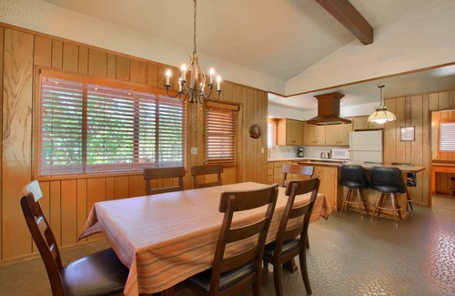 North Wawona Cabin | (84) Hasting's Hideaway at The Redwoods In Yosemite
